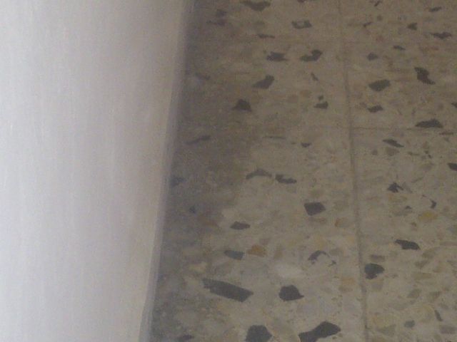 Muy maltratado en orillas