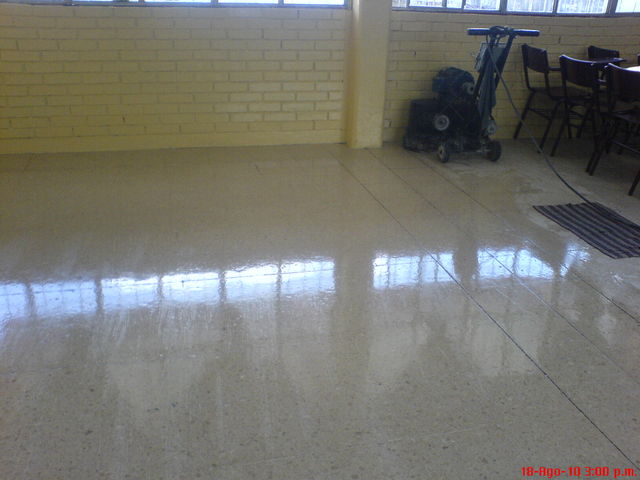 Piso con calidad de alto brillo.